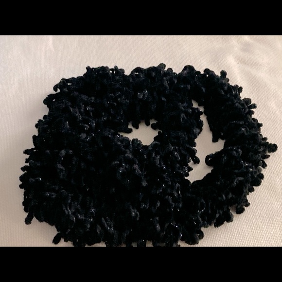 Twisted Yarn Boa/Scarf - Picture 3 of 3